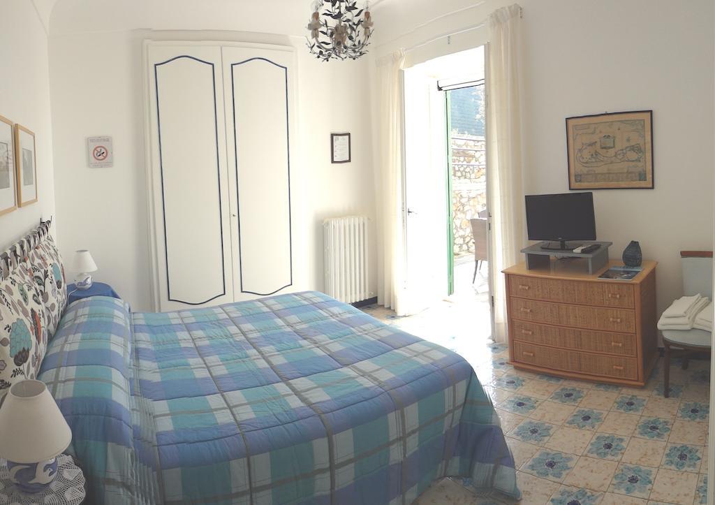 カサ アウグスト B&B カプリ 部屋 写真